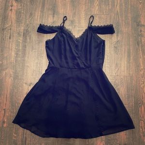 Lulu’s off the shoulder dress NWOT